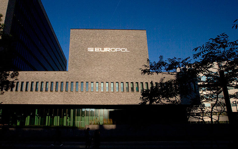 europol-συλλήψεις-130-υπόπτων-για-λαθραία-διακ-561941896