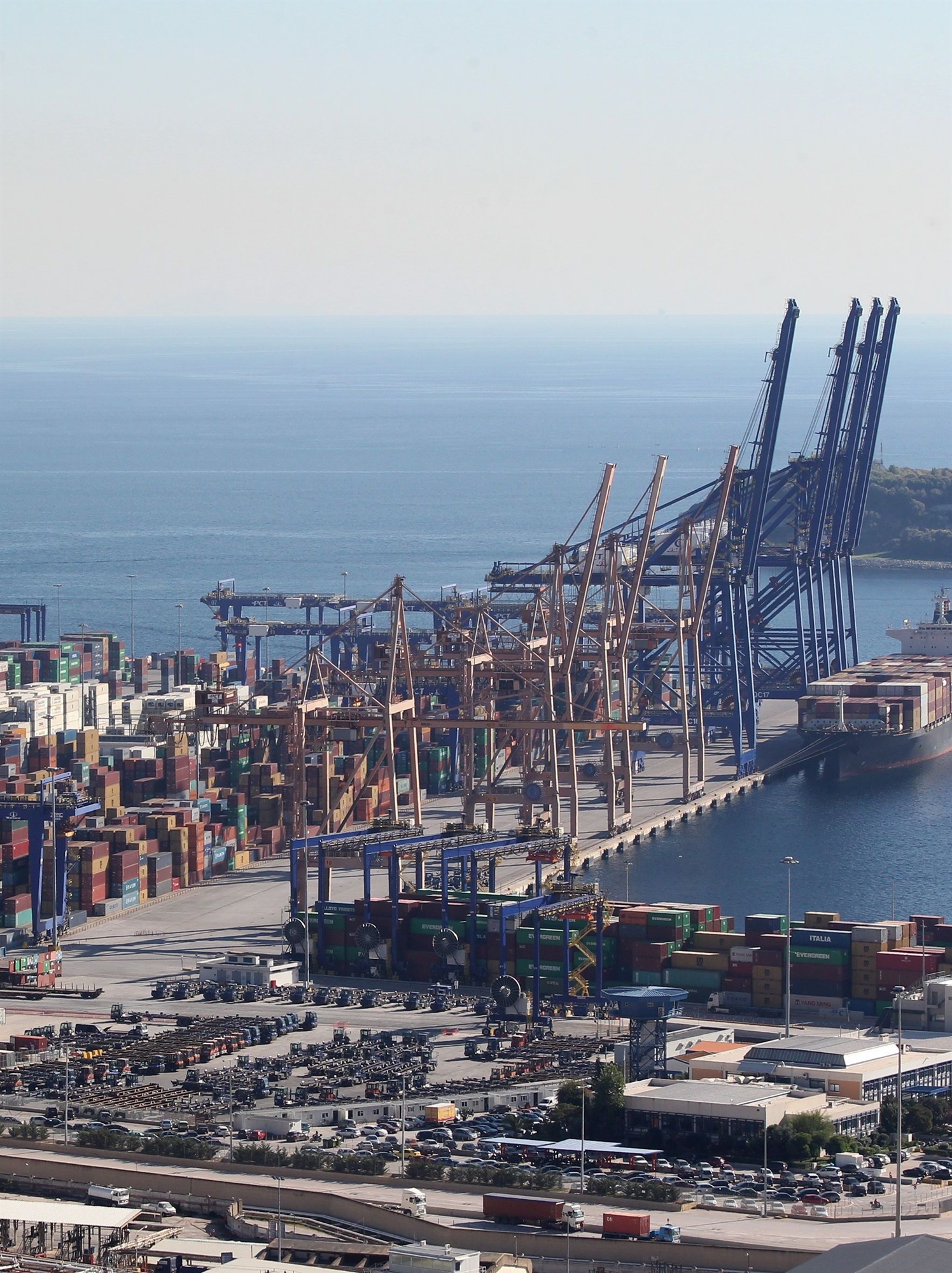 λιμάνι-πειραιά-στα-10-κορυφαία-παγκοσμί-561966802