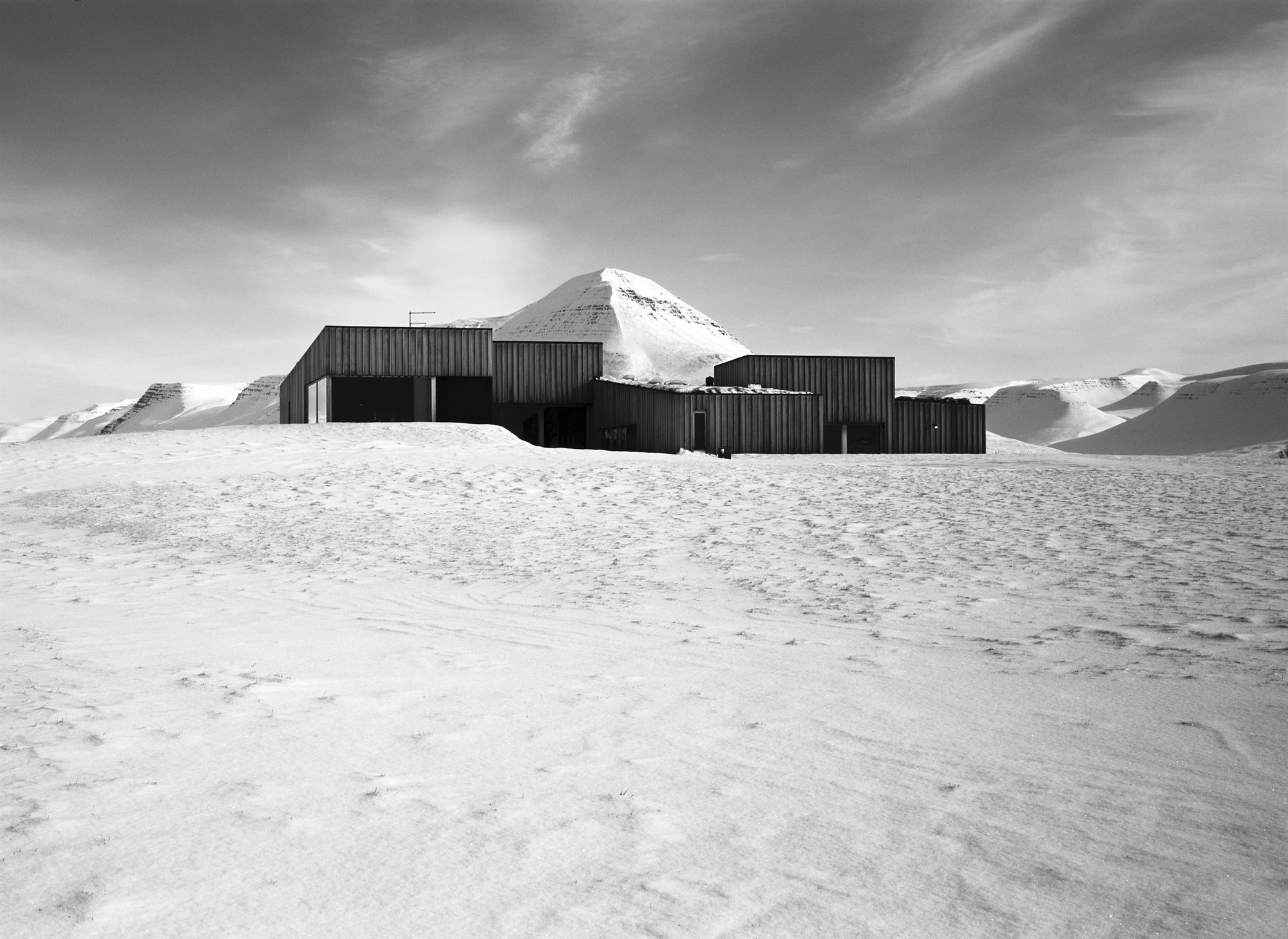 O γυάλινος κόσμος της Εριέτας Αττάλη-2