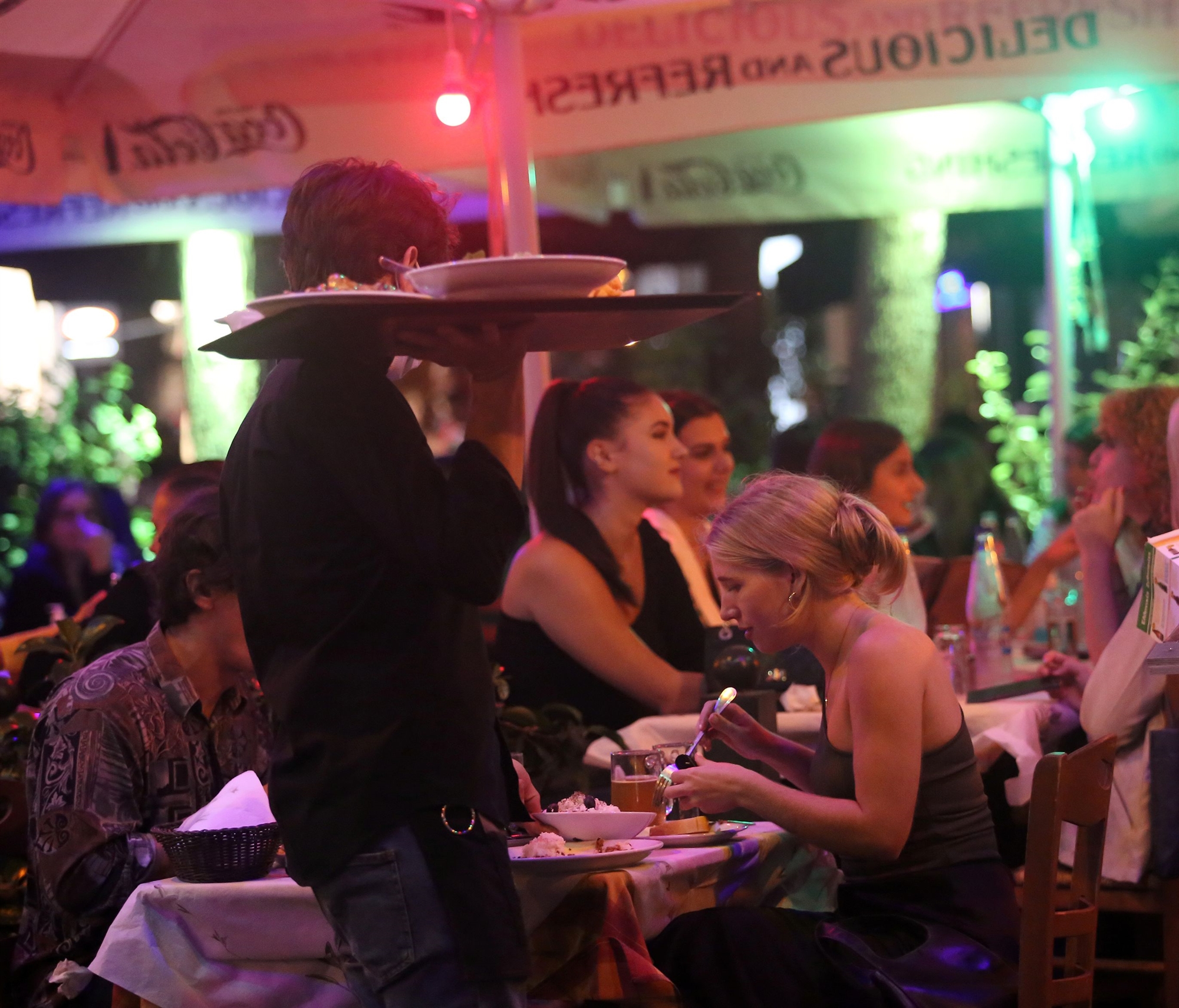 με-άδεια-ταμεία-είναι-οι-μισές-επιχειρ-561978136