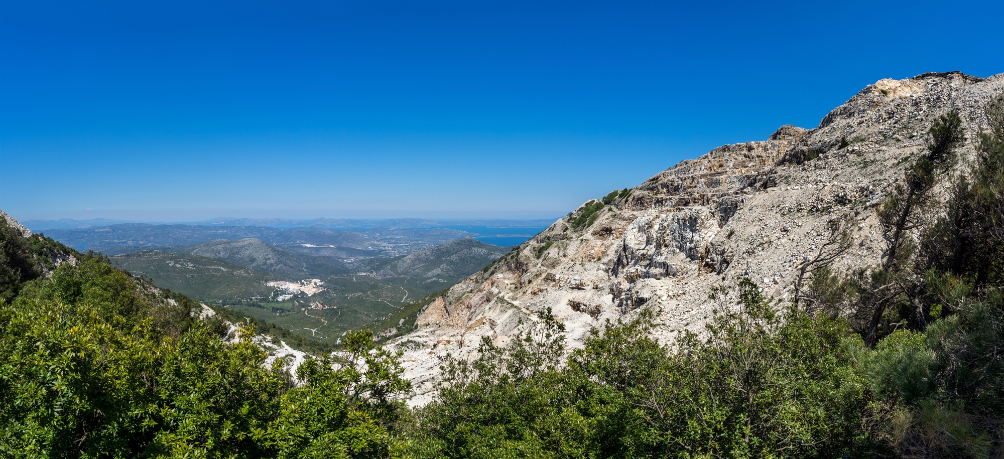 το-μαγικό-βουνό-πώς-η-πεντέλη-παρά-τα-δ-561970102