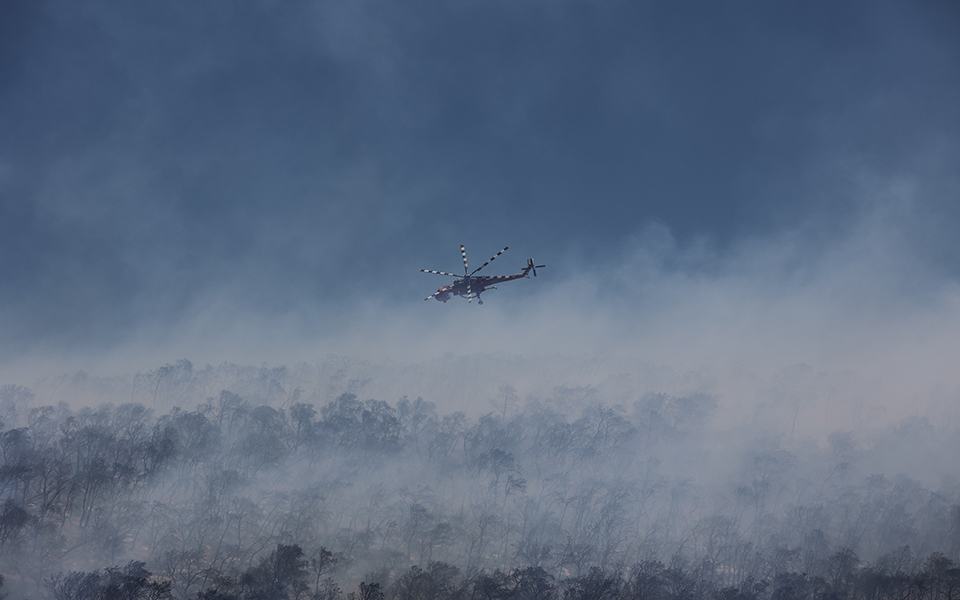Μεγάλη φωτιά στη Φέριζα Σαρωνικού-1