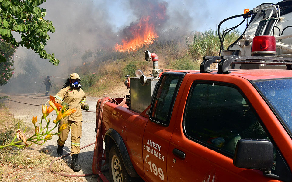 δύο-συλλήψεις-για-τη-φωτιά-στη-μάνδρα-α-561975403
