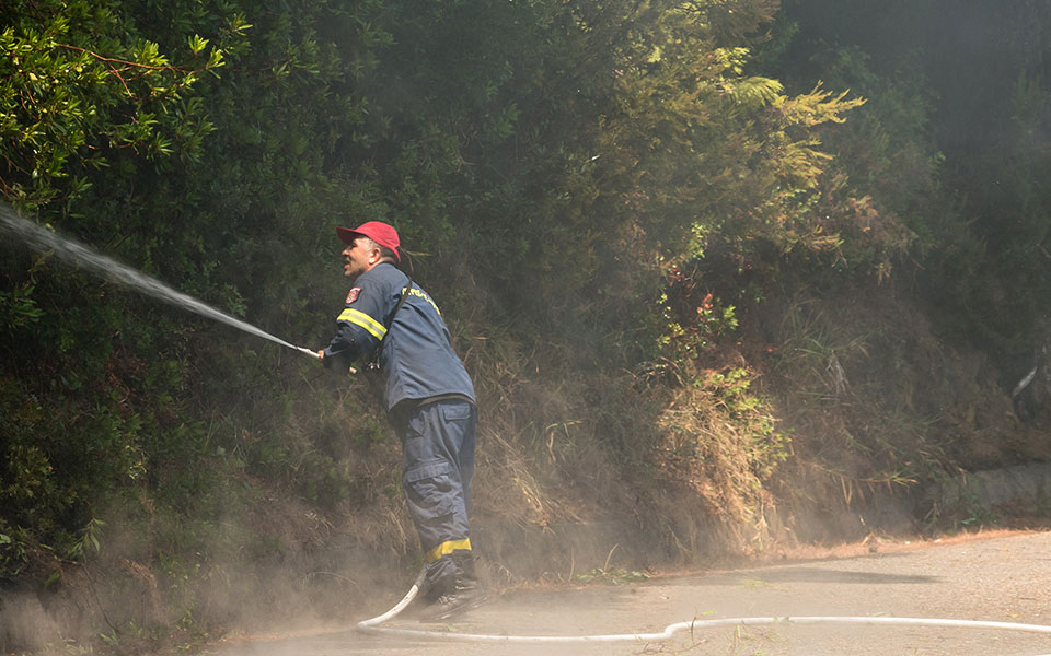 οριοθετημένες-οι-πυρκαγιές-σε-μόλα-κα-561972823