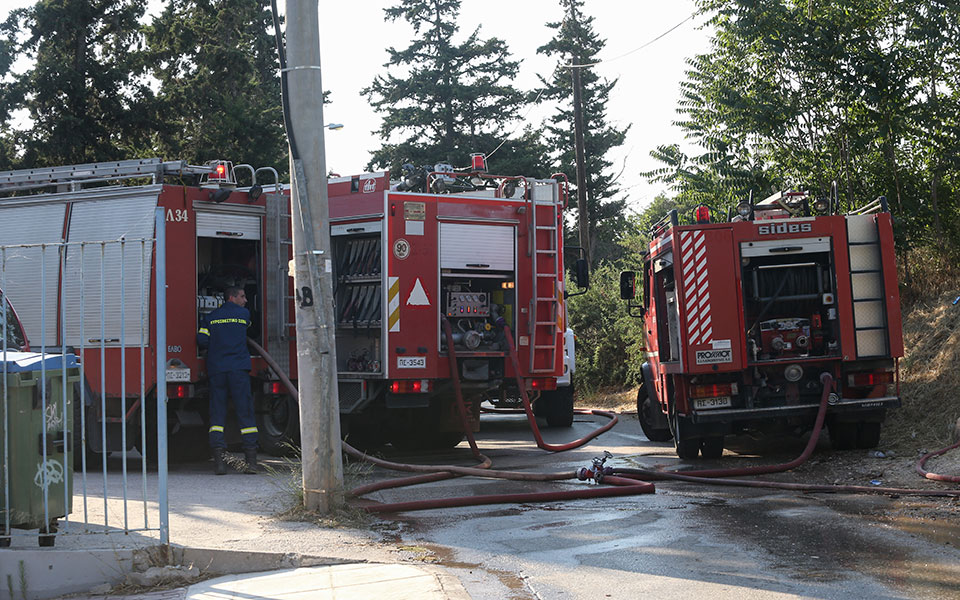 φωτιά-σε-χαμηλή-βλάστηση-στα-σπάτα-561945910