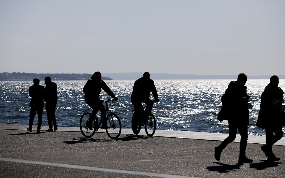 καιρός-ηλιοφάνεια-με-μικρή-πτώση-της-θ-561963310