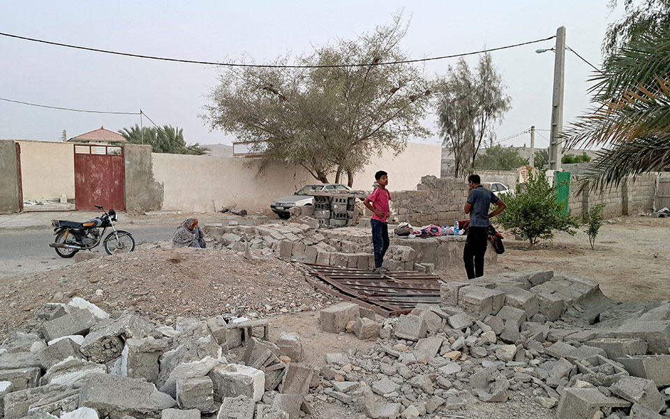 Ιράν: Πέντε νεκροί και 100 τραυματίες από σεισμούς στην επαρχία Χορμοζγκάν (εικόνες)-3