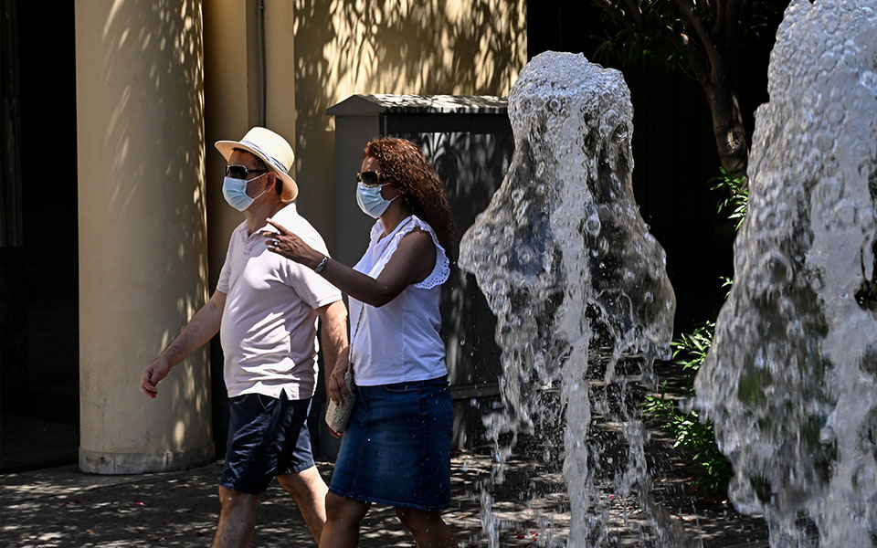 καιρός-ζέστη-με-ισχυρά-μελτέμια-561966943