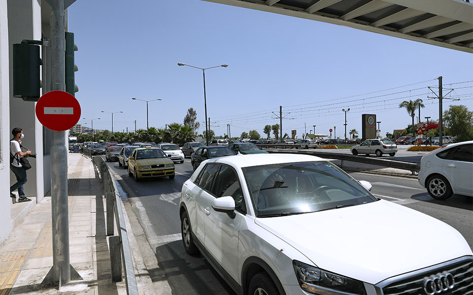 παραλιακή-δύο-καραμπόλες-με-εννέα-οχή-561978958