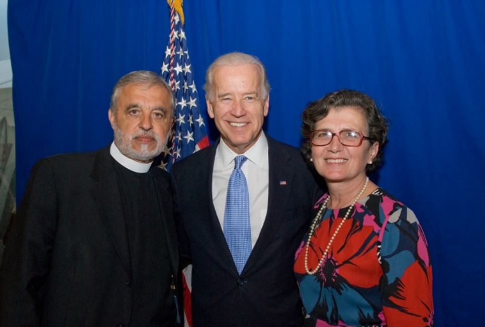 ο-μπάιντεν-απένειμε-το-μετάλλιο-της-ελ-561946063