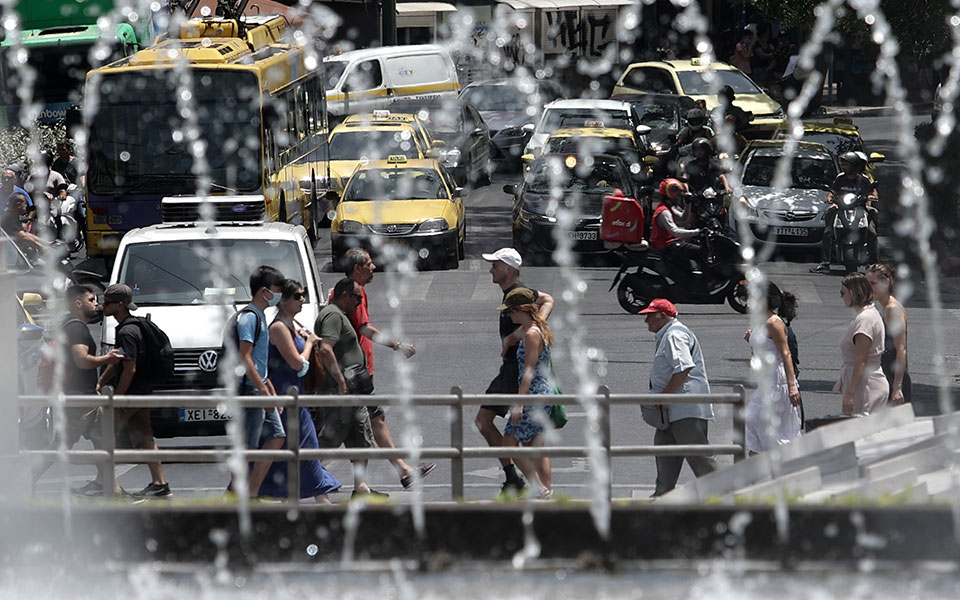 καιρός-ηλιοφάνεια-και-ζέστη-τη-δευτέρ-561939529