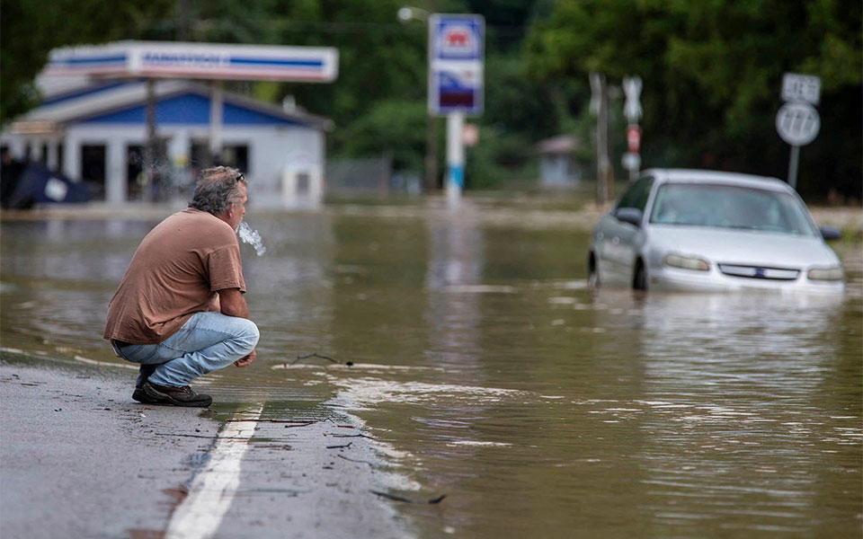 ηπα-στους-15-οι-νεκροί-από-τις-πλημμύρες-561978946