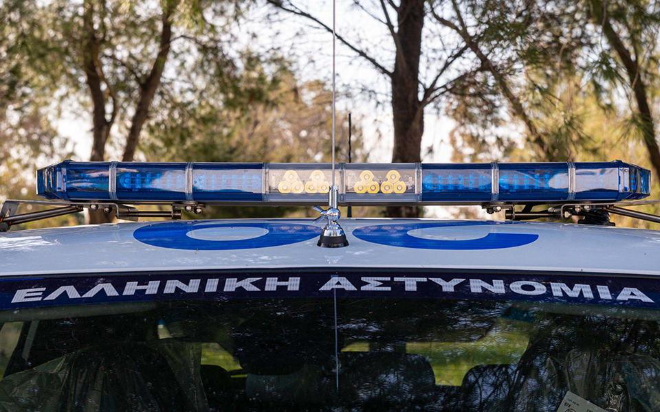 νέα-σμύρνη-χειροπέδες-σε-26χρονο-για-κλ-561962044