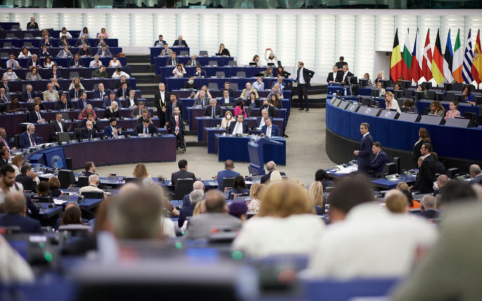 μητσοτάκης-η-ελλάδα-προστατεύει-τα-σύ-561942316