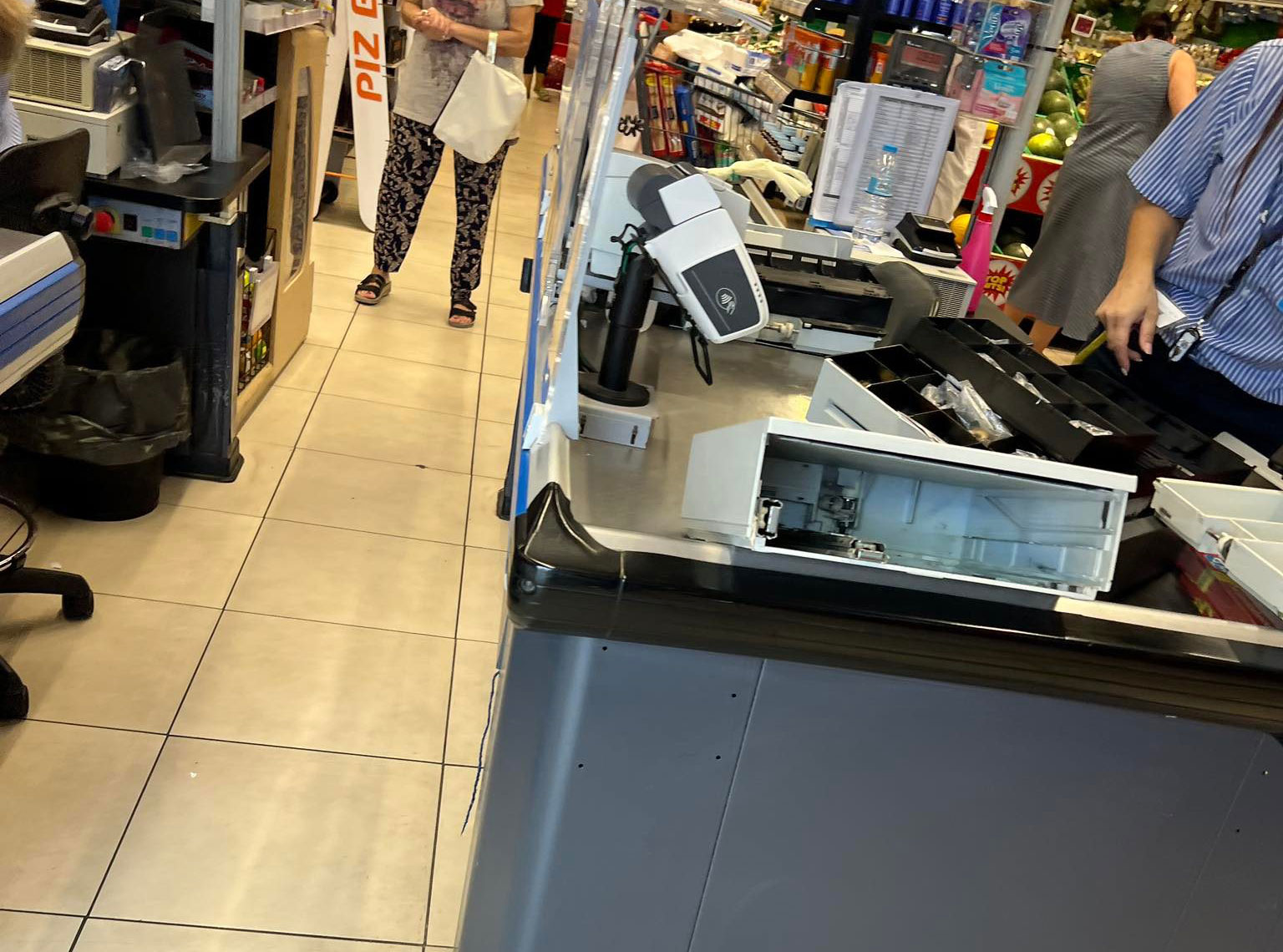 Ένοπλη ληστεία σε supermarket στη Γλυφάδα – Mία σύλληψη (εικόνες)-1