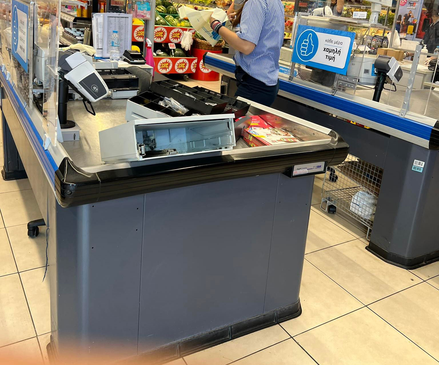 Ένοπλη ληστεία σε supermarket στη Γλυφάδα – Mία σύλληψη (εικόνες)-2