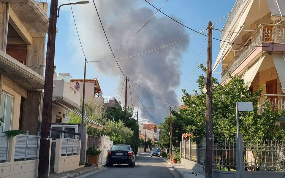 φωτιά-τώρα-στη-μάνδρα-561974236