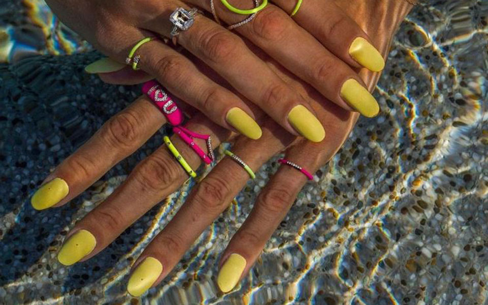 μανικιούρ-τα-7-χρώματα-που-θα-τονίσουν-561955093