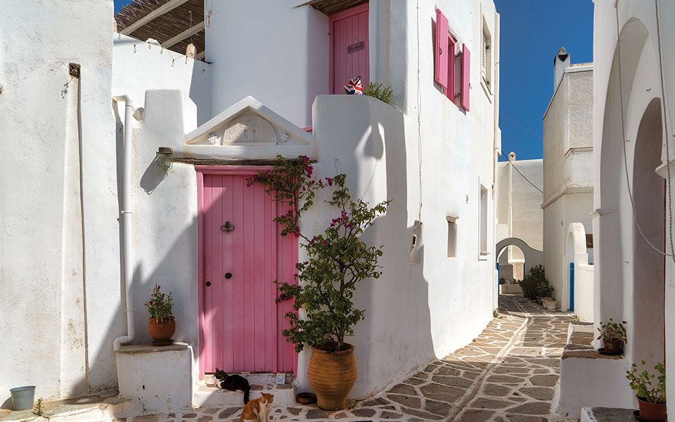 Πάρος: Κοσμοπολιτισμός, αυθεντικά χωριά και παραλίες για όλους-4