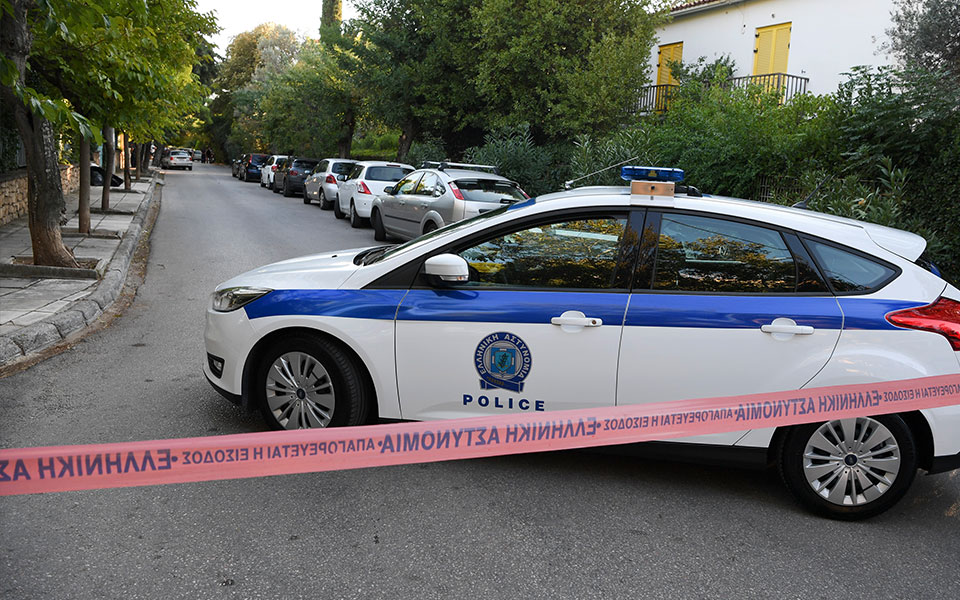 χειροπέδες-σε-δύο-άτομα-για-διακίνηση-561939064