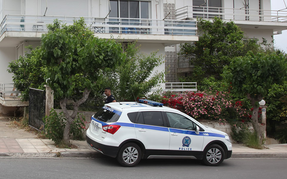 χανιά-χειροπέδες-σε-πατέρα-και-κόρη-γι-561941509