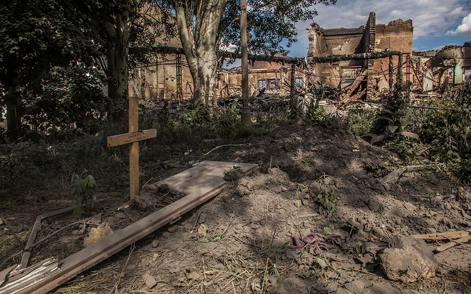 ουκρανία-μάχες-στο-λισιτσάνσκ-οι-αυ-561939103