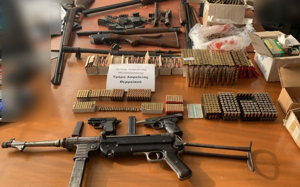 θεσσαλονίκη-χειροπέδες-σε-68χρονο-που-δ-561976990