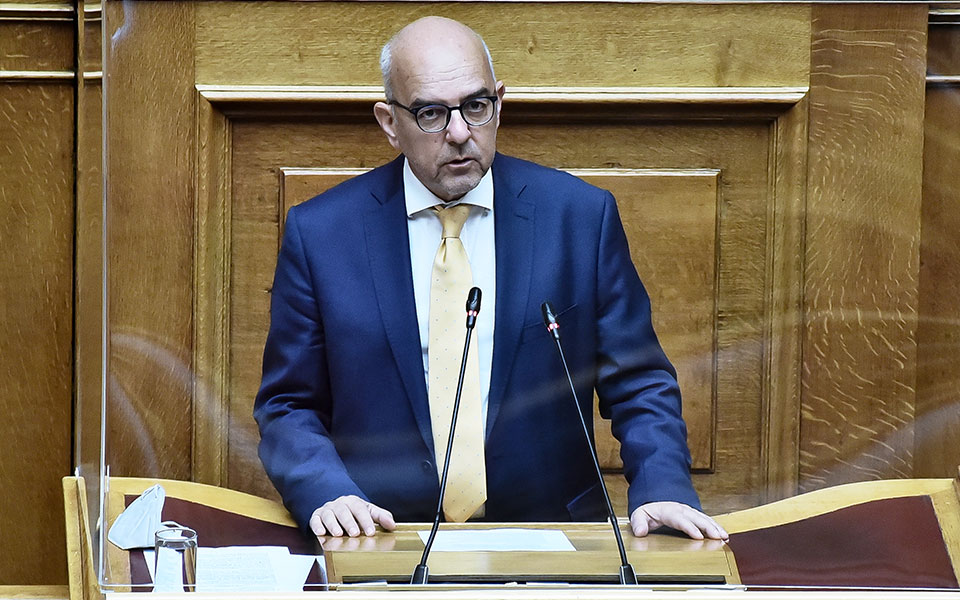 επίθεση-με-γκαζάκια-στο-σπίτι-του-μπάμ-561943192