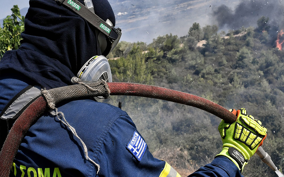σε-κεραυνούς-αποδίδονται-πυρκαγιές-π-561947815