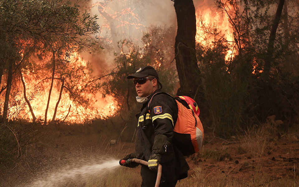 λευκάδα-σε-εξέλιξη-η-φωτιά-στο-πόρτο-κα-561939853
