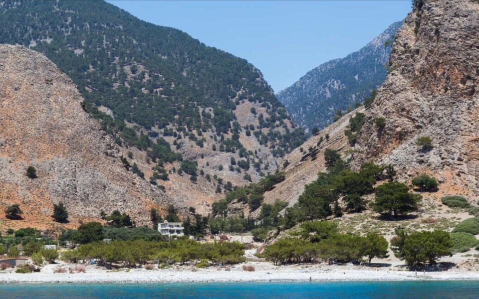 ταβέρνα-ρούσιος-περνάς-το-φαράγγι-της-561973936