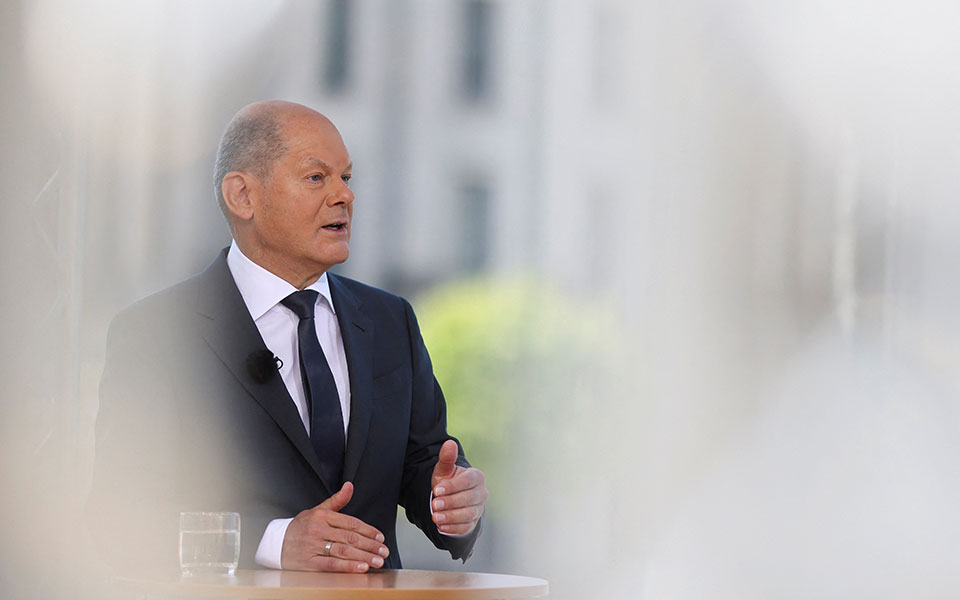 σολτς-εκρηκτική-ύλη-για-την-κοινωνί-561939655