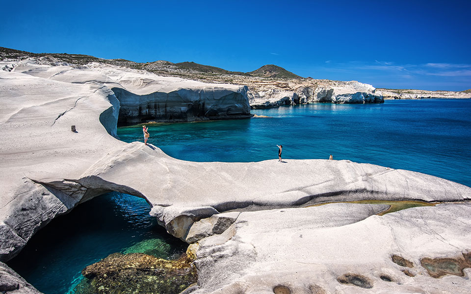 travel-leisure-τα-7-ελληνικά-νησιά-που-μπήκαν-στα-20-κ-561969007