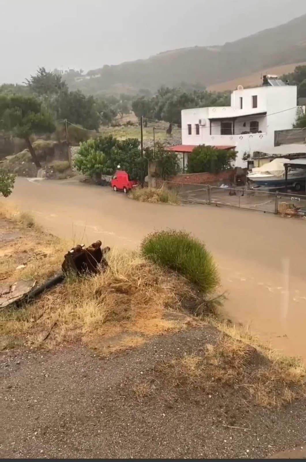 Σκύρος: «Έπεσαν πρωτοφανή ύψη βροχής», λέει το Αστεροσκοπείο – «Η μισή παραλία εξαφανίστηκε» τονίζει ο δήμαρχος του νησιού-2