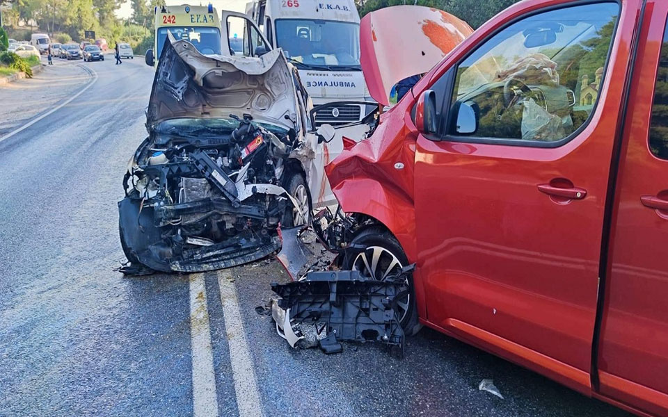 χαλκιδική-τροχαίο-δυστύχημα-με-έναν-ν-561976978