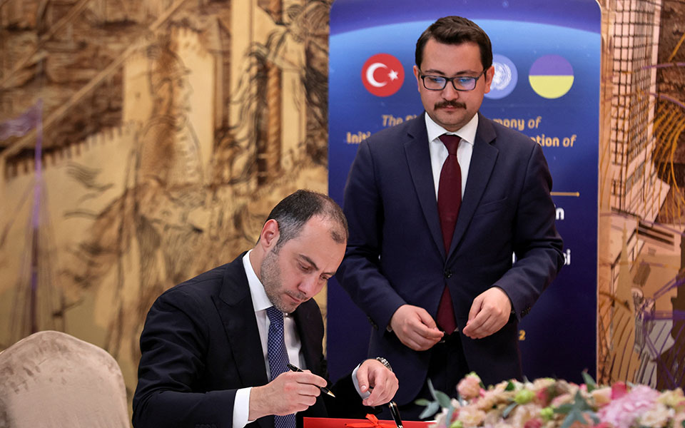 Ρωσία – Ουκρανία: Έπεσαν οι υπογραφές στη συμφωνία εξαγωγής σιτηρών-2