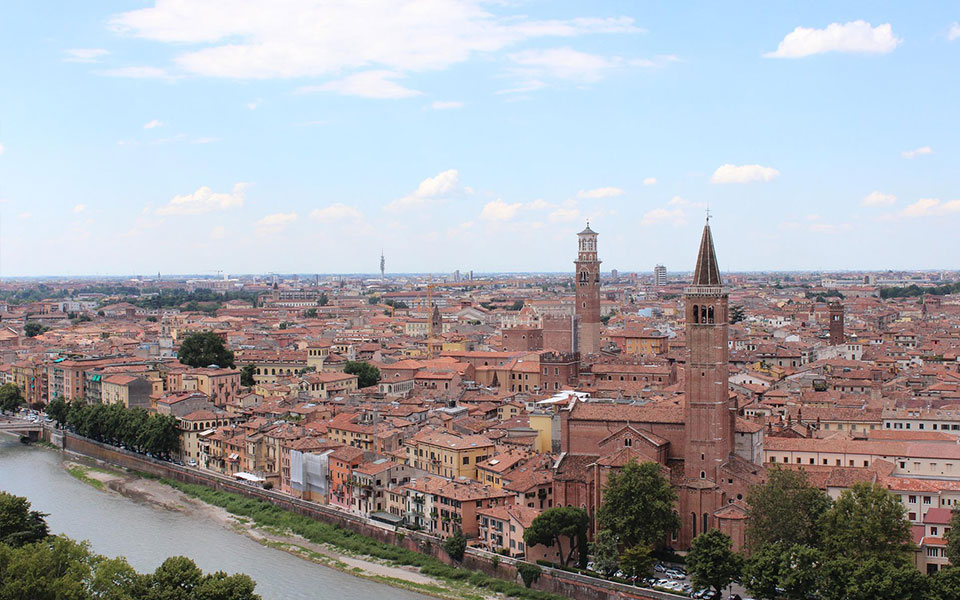 ιταλία-η-βερόνα-περιορίζει-τη-χρήση-το-561939148