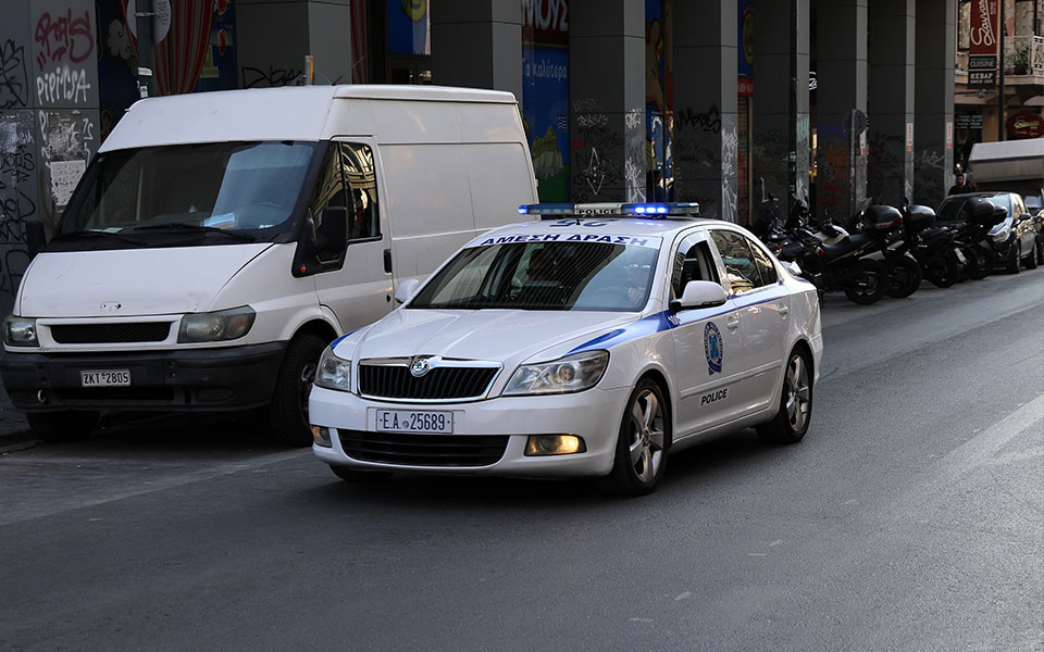 κορυδαλλός-χειροπέδες-σε-65χρονο-για-βι-561968755