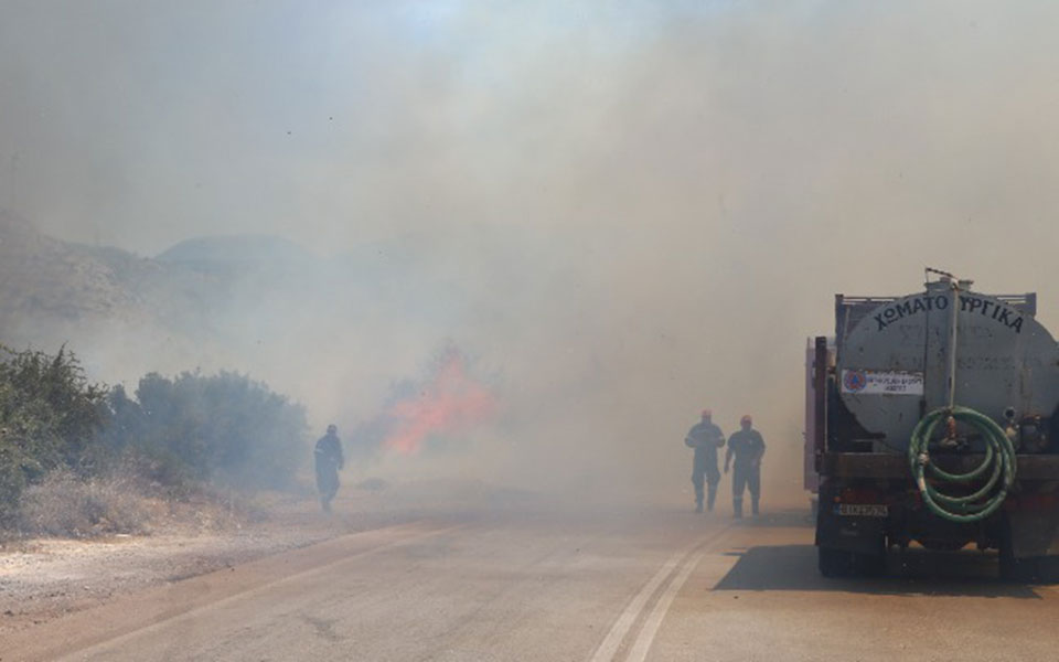 φωτιά-στο-δίστομο-μάχη-σε-δύο-μέτωπα-561979093