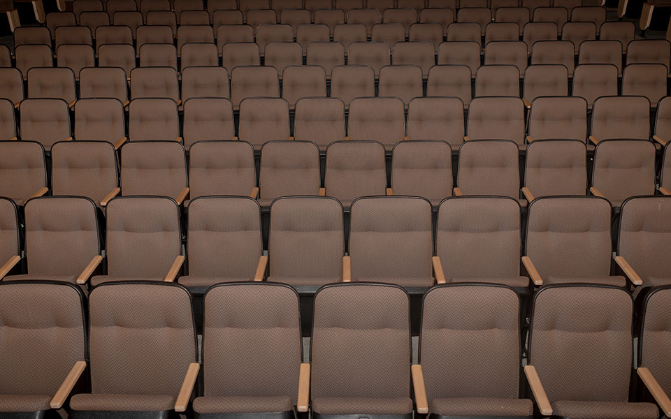 «Εργασιακοί χώροι για ζόμπι»: Η παρακμή των βιομηχανικών πάρκων-1