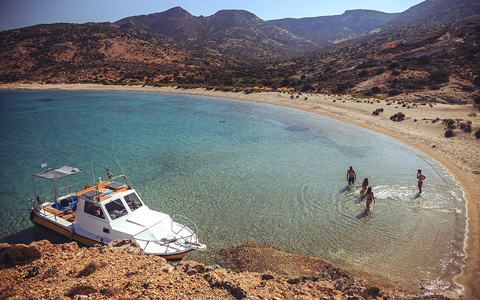 σαν-ναυαγοί-τρία-νησιά-για-βουτιές-μα-561998812