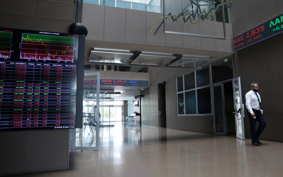 περιορισμένη-πτώση-στην-αθήνα-μικρά-κ-561987970