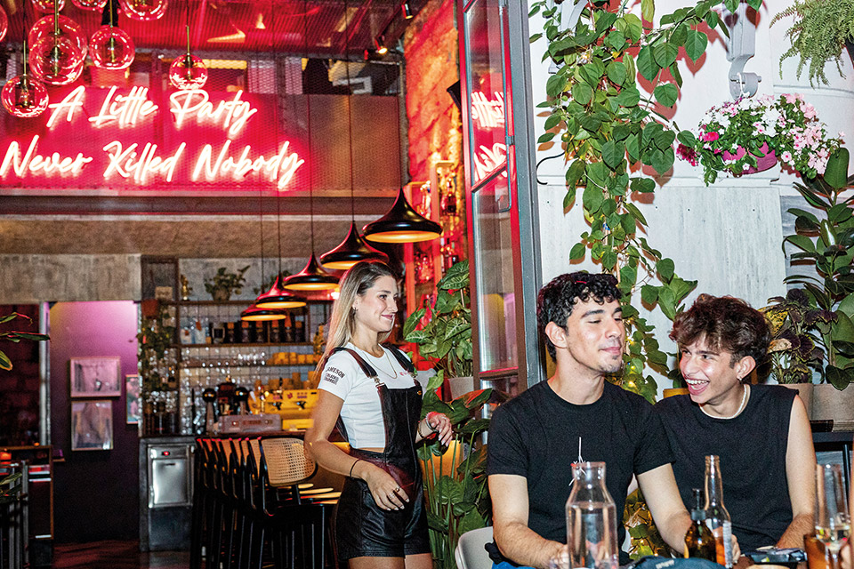 Πάμε για ποτό στο κέντρο της πόλης;-5