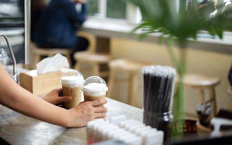 στα-χαρτιά-η-μείωση-πλαστικών-μιας-χ-562018888