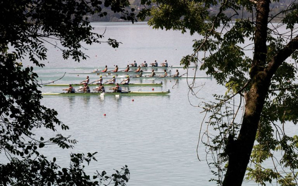 κωπηλασία-σε-σταθερή-ρότα-επιτυχιών-561983425