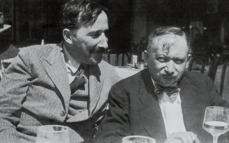 στο-γήπεδο-με-τους-γιόζεφ-ροτ-και-στέ-561992428