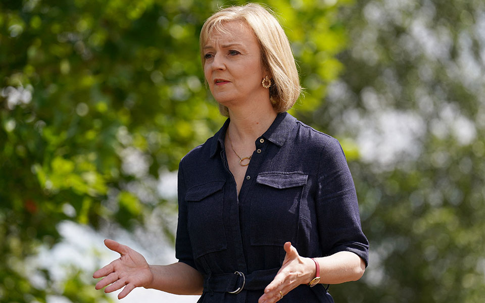 βρετανία-h-λιζ-τρας-κερδίζει-έδαφος-στη-561982756