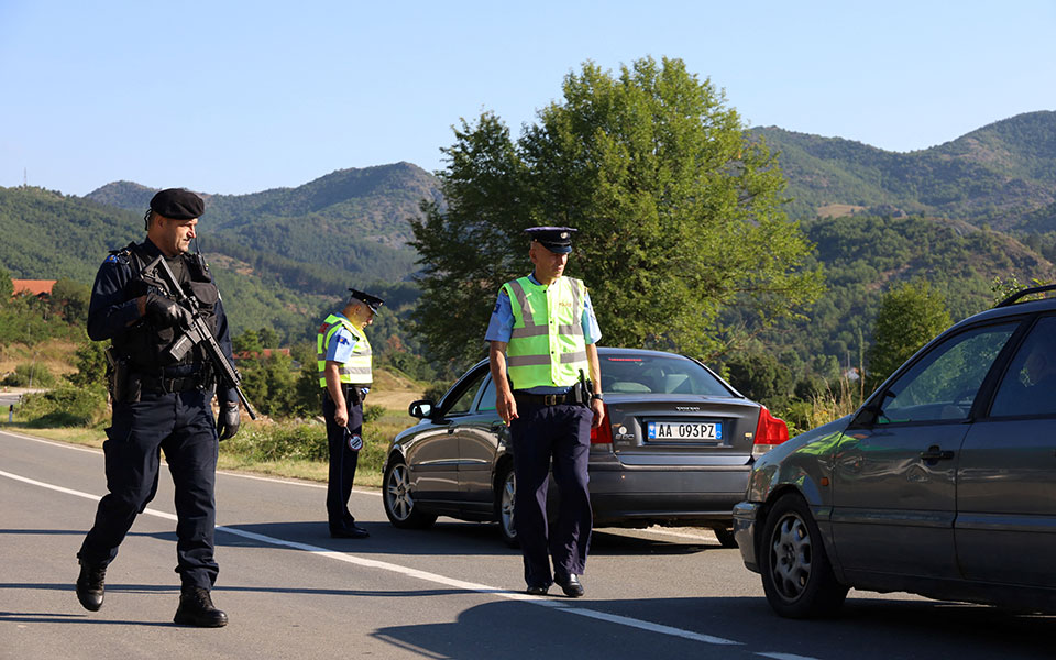 Ηρεμία στο Κόσοβο: Απομακρύνονται τα οδοφράγματα των Σέρβων-1