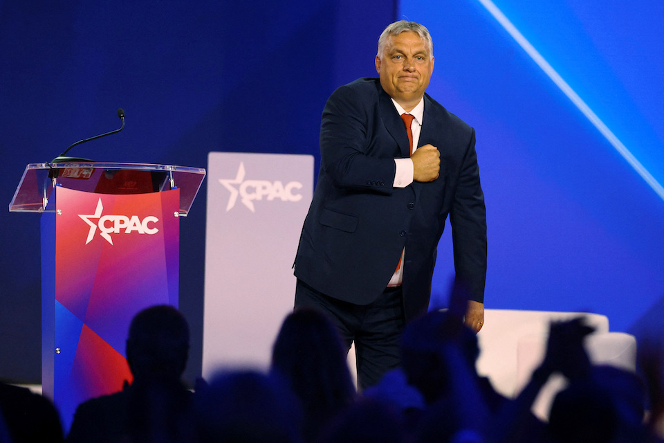 βίκτορ-όρμπαν-με-αναφορές-σε-τσακ-νόρι-561988582