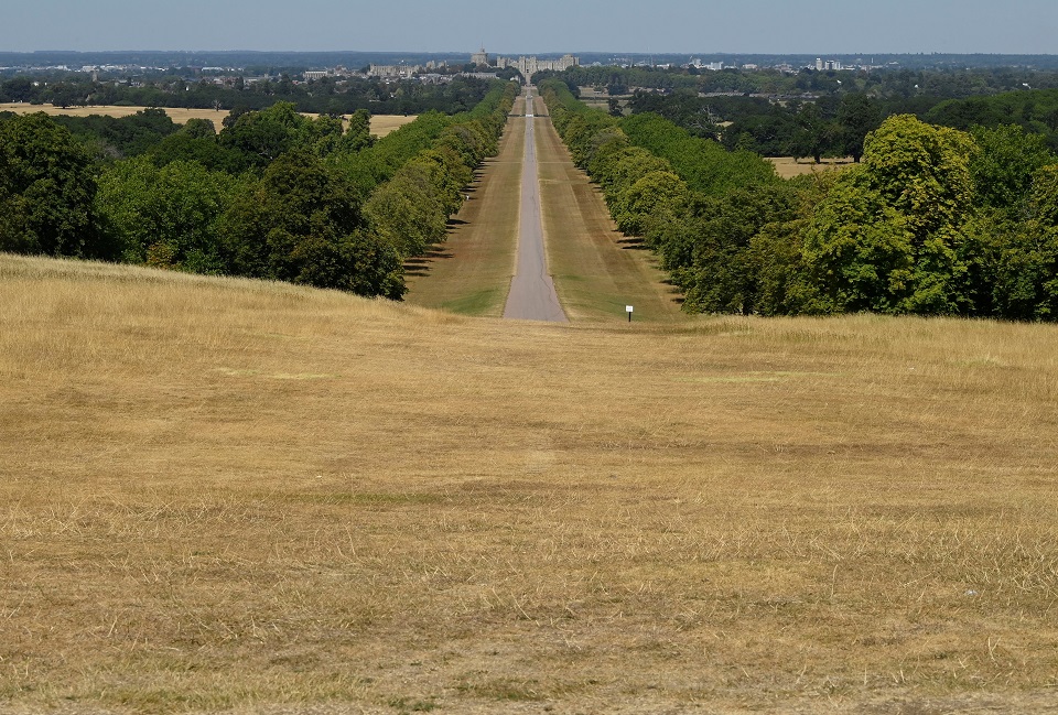 Η Βρετανία κήρυξε κατάσταση ξηρασίας – Στέρεψε η πηγή του Τάμεση, απαγορεύτηκε το πότισμα-1
